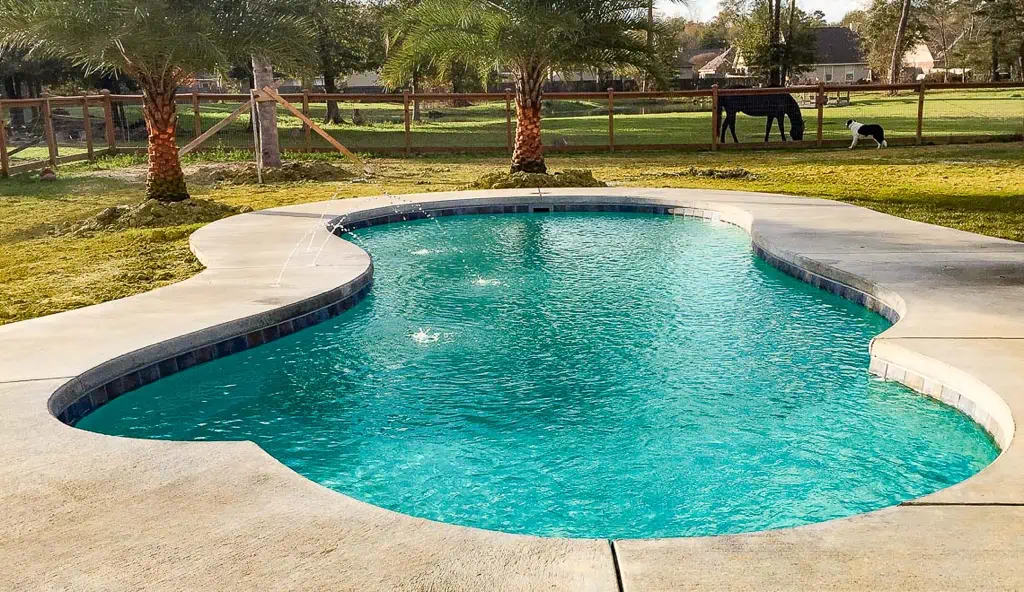 Leisure Pool's Eclipse fiberglass swimming pool desig