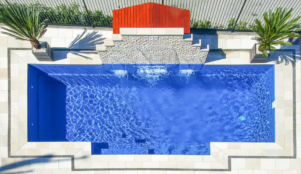 Leisure Pool's Elegance fiberglass pool design