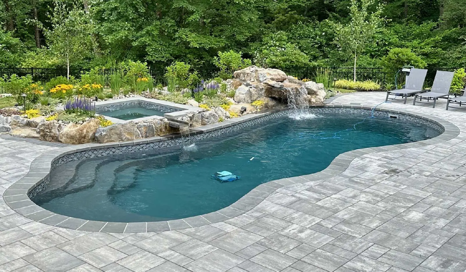 What’s the Difference Between an Inground Pool and a Semi-inground Pool?